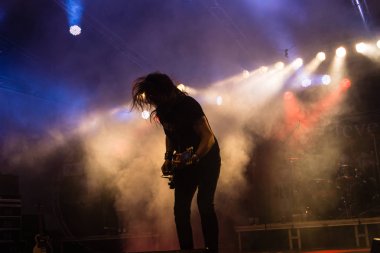 Kiel, Almanya - 19 Haziran 2017: Rapçi Samy Deluxe Hoern sahne alanı'nda Kieler Woche 2017 sırasında gerçekleştiriyor