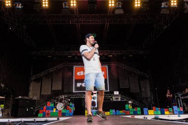 Kiel, Almanya - 19 Haziran 2017: Rapçi Samy Deluxe Hoern sahne alanı'nda Kieler Woche 2017 sırasında gerçekleştiriyor