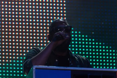 Kiel, Almanya - 19 Haziran 2017: Rapçi Samy Deluxe Hoern sahne alanı'nda Kieler Woche 2017 sırasında gerçekleştiriyor