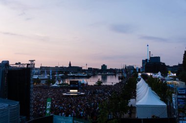 Kiel, Almanya - 19 Haziran 2017: Rapçi Samy Deluxe Hoern sahne alanı'nda Kieler Woche 2017 sırasında gerçekleştiriyor