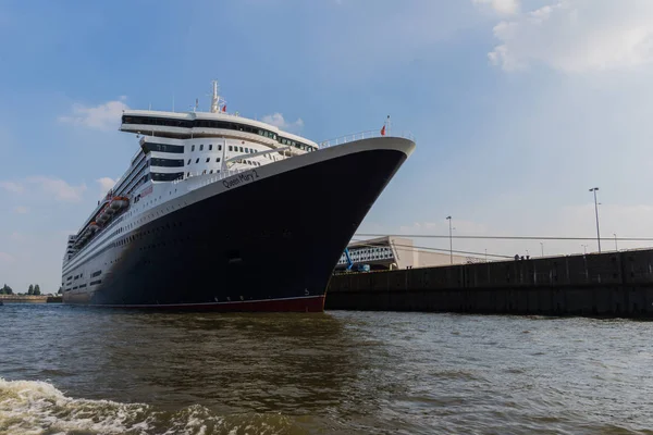 Hamburg, Almanya - 29 Ağustos 2017: Kraliçe evlen Cruise Terminal Hamburg-Steinwerder, döşeme 2 gösterimler 