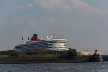 Hamburg, Almanya - 29 Ağustos 2017: Kraliçe evlen Cruise Terminal Hamburg-Steinwerder, döşeme 2 gösterimler 