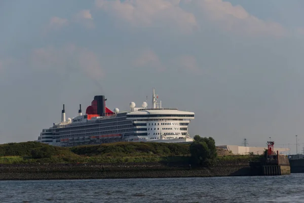 德国汉堡 2017年8月29日 女王玛丽2号在邮轮码头汉堡 施泰因沃尔德的印象 — 图库照片