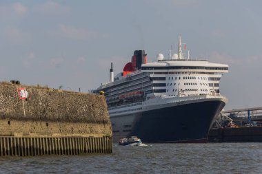 Hamburg, Almanya - 29 Ağustos 2017: Kraliçe evlen Cruise Terminal Hamburg-Steinwerder, döşeme 2 gösterimler 