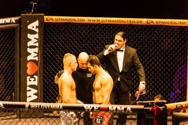 Hamburg, Almanya - 18 Kasım 2017: Artur Reis ve Poorya Zaheri biz aşk Mma 34 sırasında arasındaki mücadele 