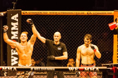 Hamburg, Almanya - 18 Kasım 2017: Artur Reis ve Poorya Zaheri biz aşk Mma 34 sırasında arasındaki mücadele 