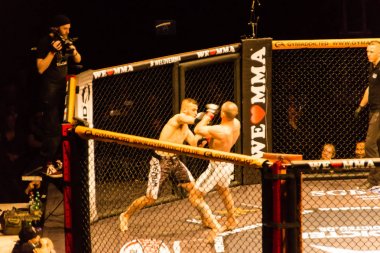 Hamburg, Almanya - 18 Kasım 2017: Najm Azizi ve Daniel Makin biz aşk Mma 34 sırasında arasındaki mücadele 