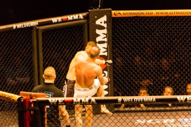 Hamburg, Almanya - 18 Kasım 2017: Najm Azizi ve Daniel Makin biz aşk Mma 34 sırasında arasındaki mücadele 