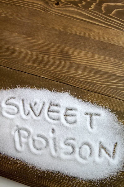 Sweet Poison skrivit på högen av socker — Stockfoto