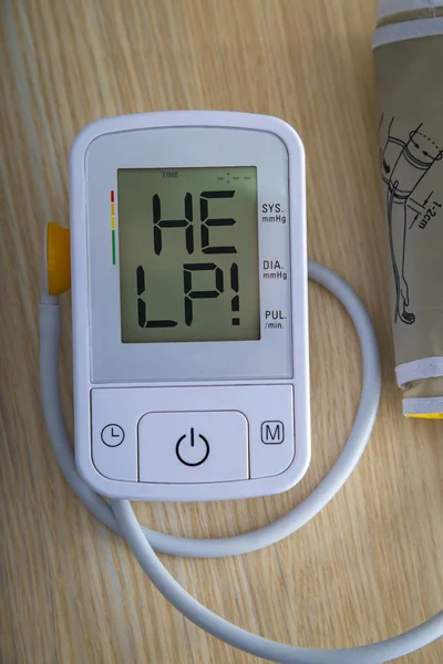 Monitor digital de presión arterial con mensaje — Foto de Stock