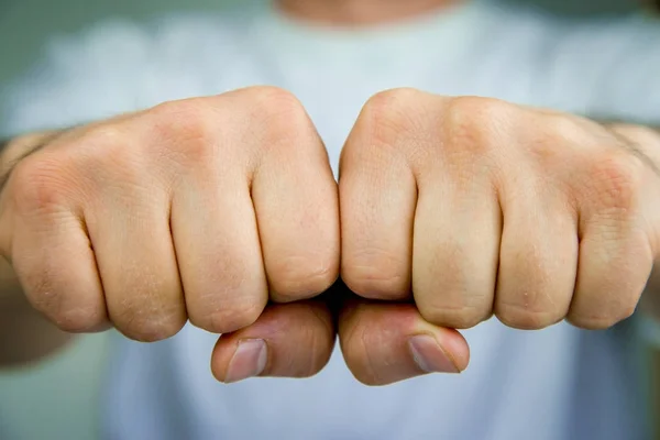 Puños humanos - concepto de violencia —  Fotos de Stock