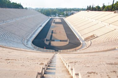 Atina, Yunanistan-Ağustos 1: Panathinaiko Stadyumu öğle sırasında turist 1 Ağustos 2013 Atina, Yunanistan'ın gezi gidin.