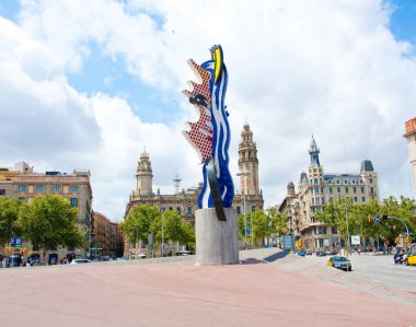 Barselona'nın Caddesi ve Cara de Barcelona, Barcelona, Catalonia, İspanya karşı tarafta telgraf.