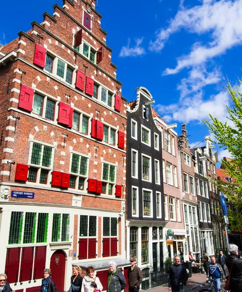 Amsterdam Duben Vykřičené Čtvrti Architektura Lidé Prohlídnout Dubnu 2015 Nizozemsko — Stock fotografie