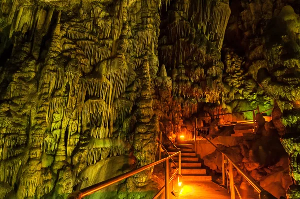 Renkli dikitler Yunanistan Crete adada Psychro Cave(Cave of Zeus).