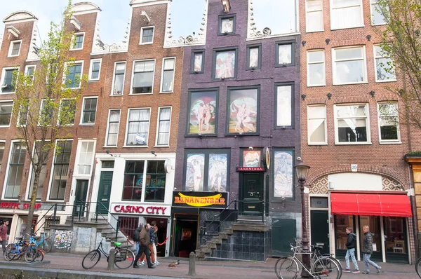 Amsterdam Abril Barrio Rojo Con Edificio Típico Durante Mediodía Los — Foto de Stock