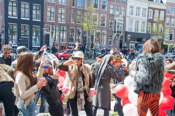 Amsterdam April 2017 Onbekende Stad Bewoners Vieren Konings Dag Singel — Stockfoto