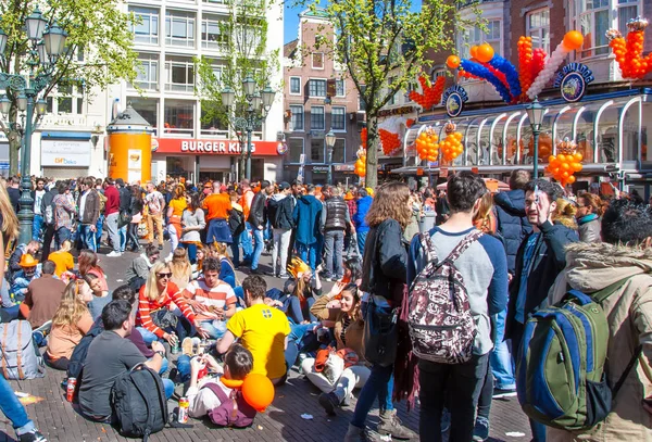 Amsterdam Nisan Kalabalığın Amsterdam Şehir Kral Gün Nisan Günü Boyunca — Stok fotoğraf