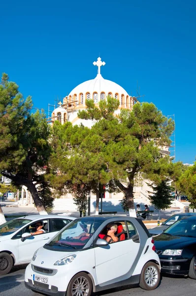 Athens Glyfada Juli Verkeersopstopping Kerk Van Constantijn Helen Zichtbaar Achtergrond — Stockfoto