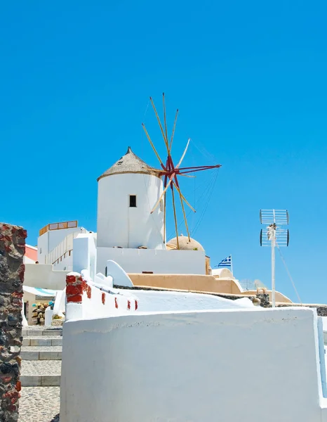 サントリーニ島 ティーラ島 にイア風車のビュー キクラデス諸島 ギリシャ — ストック写真