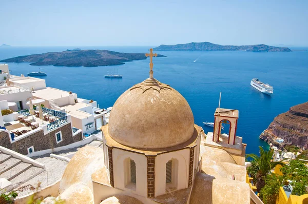 Cúpula Iglesia Ortodoxa Durante Mediodía Fira Isla Thera Santorini Grecia — Foto de Stock