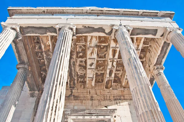 Acropolis Greece の上部にあるエレクテの天井に前例 — ストック写真