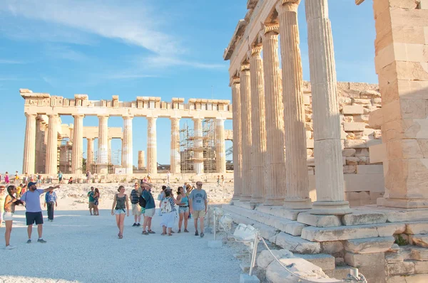 Athen Griechisch August Der Parthenon Auf Der Athener Akropolis Menschen — Stockfoto