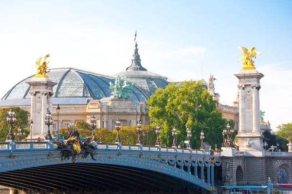 Paris Ağustos Pont Alexandre Iii Ile Arka Planda Petit Palais — Stok fotoğraf