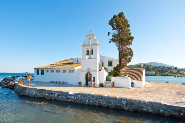 Corfu Grecja Sierpień Vlacheraina Prawosławny Klasztor Dzwonnica Otoczony Przez Morze — Zdjęcie stockowe