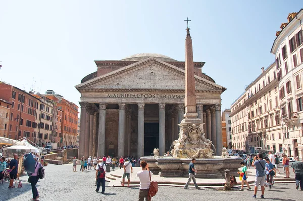 Roma Agosto Fontana Del Pantheon Con Pantheon Che Sfondo Turisti — Foto Stock