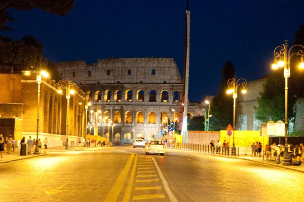 Rome August Koloseum Malam Hari Wisatawan Pergi Berwisata Pada Tanggal — Stok Foto