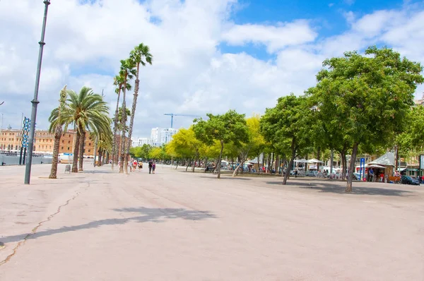 Barcelona July Barcelona Seafront Harbor Midday People Famous Barceloneta Beach — Stock Photo, Image