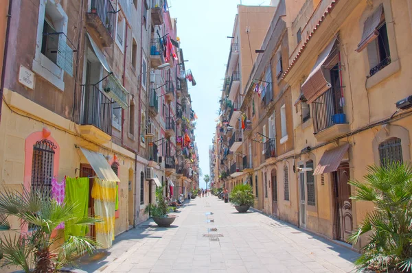 Barcelona July Narrow Street Barceloneta Barcelona July 2012 People Beach — Stock Photo, Image