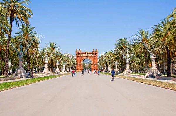 Barcellona Luglio Arco Trionfo Stile Neo Moresco Gente Visitare Città — Foto Stock