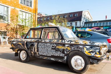 Moskova, Rusya-Mayıs 01: Retro araç (Zaz veya Zaporozhets) Flacon tasarım fabrika üzerinde 01 Mayıs 2017. Flacon yaratıcı bir kümedir. İnsanlar işe, rahatla ve sanatçılarla iletişim Flacon geliyor.