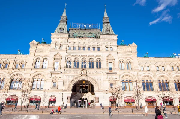 GOM winkelcentrum (belangrijkste universele winkel) op het Rode plein in Moskou. — Stockfoto