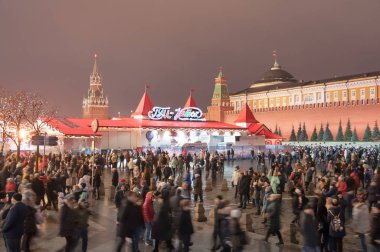 Moskova, Rusya-Ocak 07: The Red Square, Moskova, Rusya üzerinde 07 Ocak 2018 Noel anda insanlarla dolu.