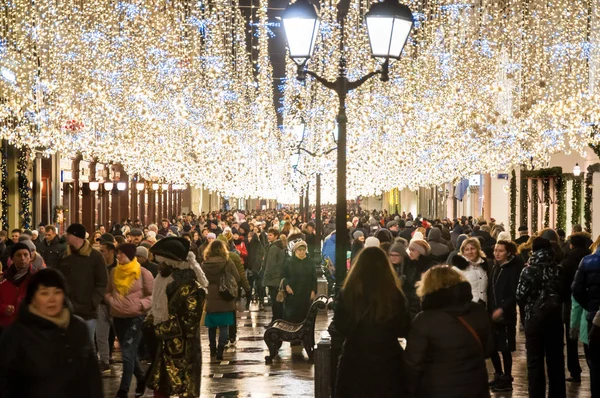 Moscú Enero Calle Ilyinskaya Llena Lugareños Turistas Navidad Enero 2018 —  Fotos de Stock