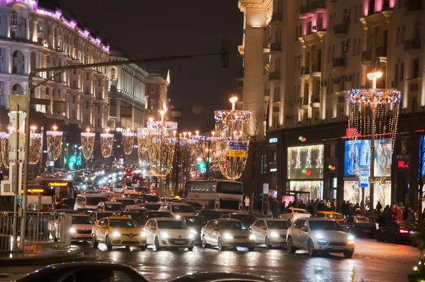 Moskau Januar Twerskaja Straße Beleuchtet Zur Weihnachtszeit Verkehr Auf Der — Stockfoto