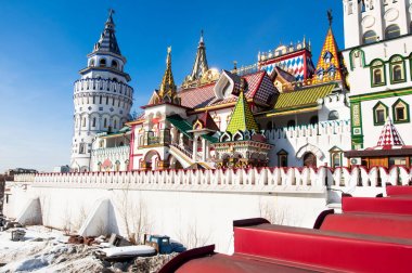 Moskova, Rusya eski Rusya Izmailovsky Kremlin renkli mimarisi ile yansıyan.