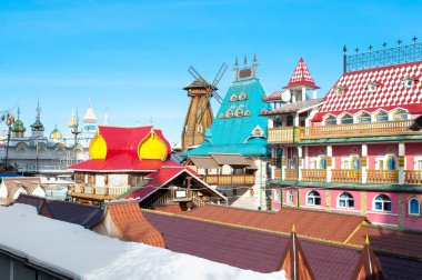 Alışveriş sırasında eski Rusya model alınarak Izmailovsky Kremlin karmaşık bit pazarı davet ediyor.
