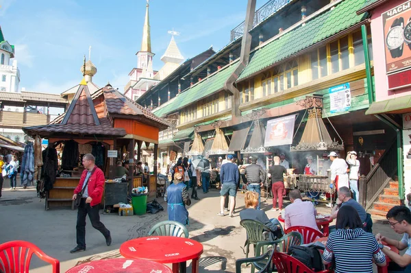 Moskou Rusland Mei 2018 Dagelijkse Vlooienmarkt Vol Met Mensen Izmailovo — Stockfoto