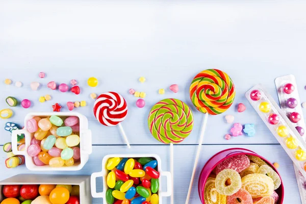 Многоцветные конфеты фон — стоковое фото