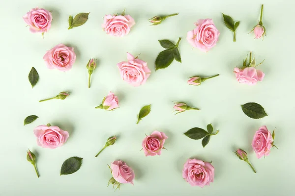 Floral arrangement on a green background. pattern — Stock Photo, Image