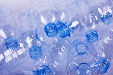 Plastik şişeler geri dönüşüm arkaplanı kavramı