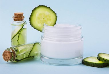 Salatalık yüz kremi. Salatalık özü.