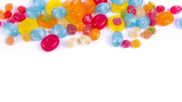 Blandade färgglada sötsaker på whte — Stockfoto