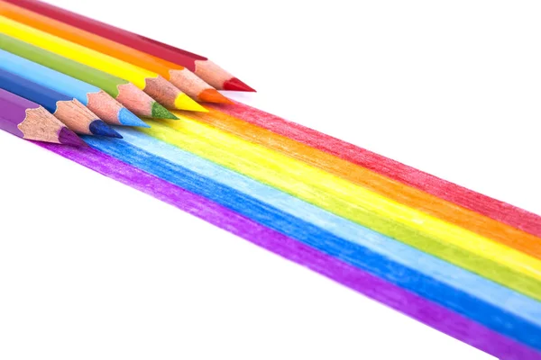 Färgade pennor på en vit bakgrund — Stockfoto