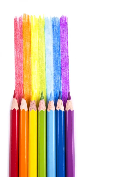 Barevné tužky na bílém pozadí — Stock fotografie