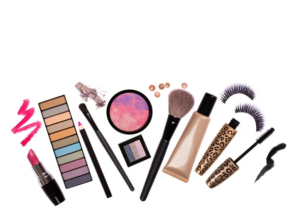 Make-up producten op witte achtergrond — Stockfoto